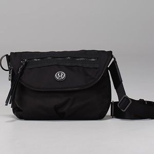 Lululemon black festival bag